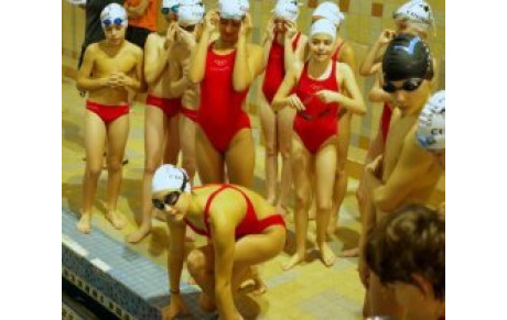 La première étape encourageante du natathlon